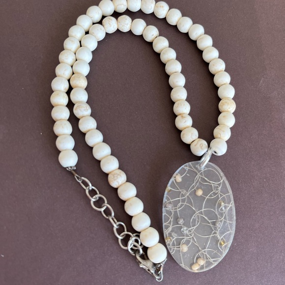 Color by Amber Ivory Beaded necklace with drop pendant, great condition - Picture 5 of 9